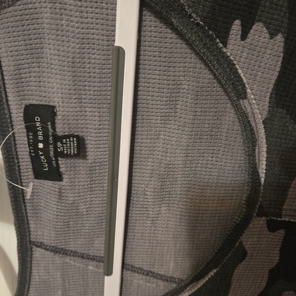 (35)Lucky Brand Gray Camo & Maroon Top - Picture 3 of 10